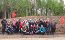 Sadzenie lasu z pracownikami Poczty Polskiej